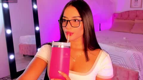 Snapshot of alicekiing_ chatting on 7, 10, 2025 ALICEKIING online show from 7, 10, 2025