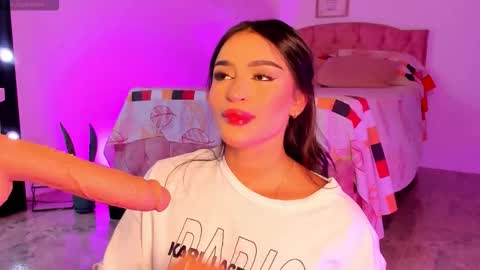 Snapshot of alicekiing_ chatting on 18, 10, 2025 ALICEKIING online show from 18, 10, 2025