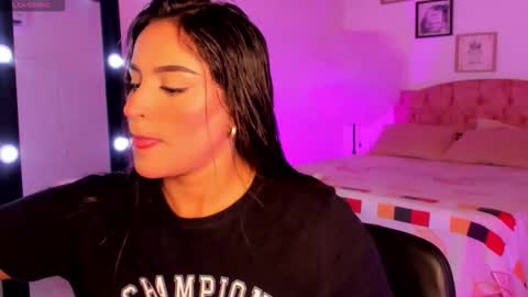 Snapshot of alicekiing_ chatting on 20, 10, 2025 ALICEKIING online show from 20, 10, 2025