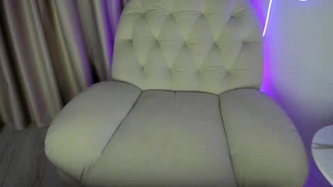 Snapshot of alicelevine chatting on 27, 11, 2025 AliceLevine online show from 27, 11, 2025