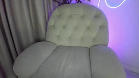 Snapshot of alicelevine chatting on 20, 7, 2026 AliceLevine online show from 20, 7, 2026