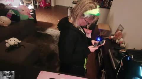 Snapshot of aliceliddell710 chatting on 19, 9, 2025 Alice Liddell online show from 19, 9, 2025