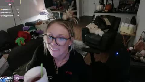 Snapshot of aliceliddell710 chatting on 25, 10, 2025 Alice Liddell online show from 25, 10, 2025