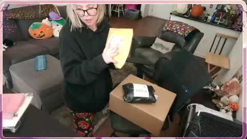 Snapshot of aliceliddell710 chatting on 3, 11, 2025 Alice Liddell online show from 3, 11, 2025