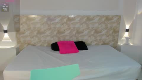 Snapshot of aliceross1 chatting on 14, 11, 2025 AliceRoss online show from 14, 11, 2025