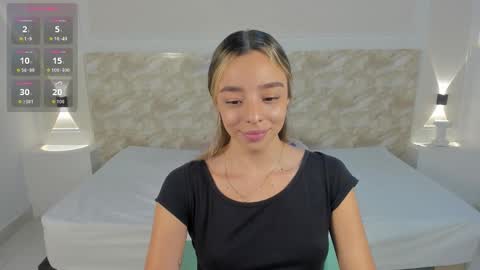 Snapshot of aliceross1 chatting on 18, 11, 2025 AliceRoss online show from 18, 11, 2025