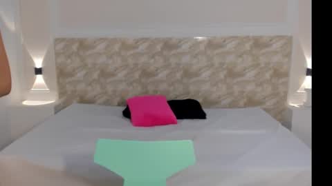 Snapshot of aliceross1 chatting on 22, 11, 2025 AliceRoss online show from 22, 11, 2025