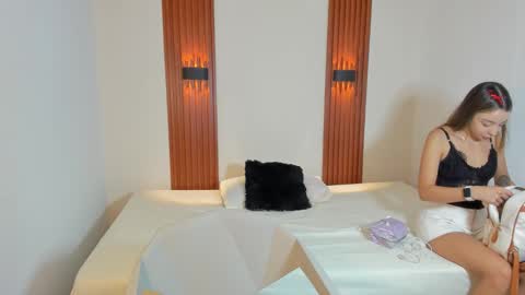 Snapshot of aliceross1 chatting on 29, 11, 2025 AliceRoss online show from 29, 11, 2025