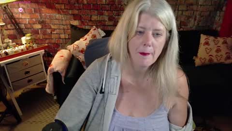 Snapshot of alicescuriosity chatting on 19, 12, 2024 Alices Curiosity online show from 19, 12, 2024