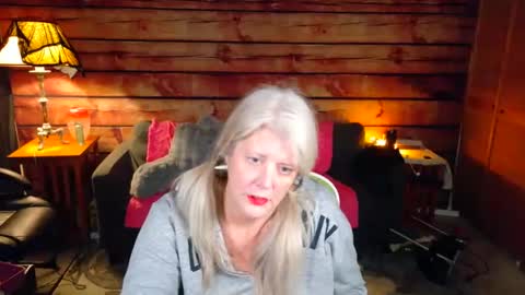 Snapshot of alicescuriosity chatting on 31, 10, 2025 Alices Curiosity online show from 31, 10, 2025