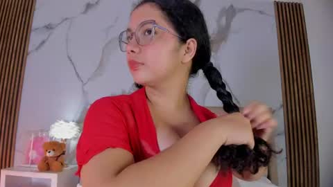 Snapshot of alicialevy chatting on 25, 6, 2026 LUNA online show from 25, 6, 2026