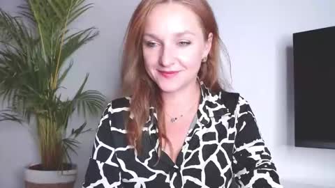 Snapshot of alicialux chatting on 23, 10, 2025 Alicia online show from 23, 10, 2025