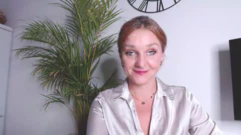 Snapshot of alicialux chatting on 27, 10, 2025 Alicia online show from 27, 10, 2025