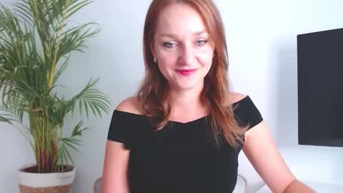 Snapshot of alicialux chatting on 5, 11, 2025 Alicia online show from 5, 11, 2025