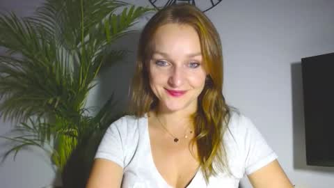 Snapshot of alicialux chatting on 17, 11, 2025 Alicia online show from 17, 11, 2025