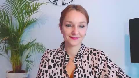 Snapshot of alicialux chatting on 21, 11, 2025 Alicia online show from 21, 11, 2025