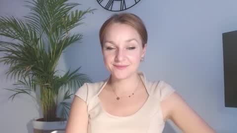 Snapshot of alicialux chatting on 24, 11, 2025 Alicia online show from 24, 11, 2025