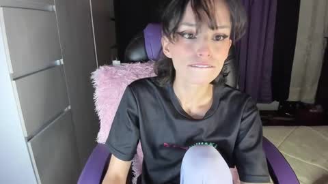 Aiko  Independent Model  online show from 21, 2, 2025