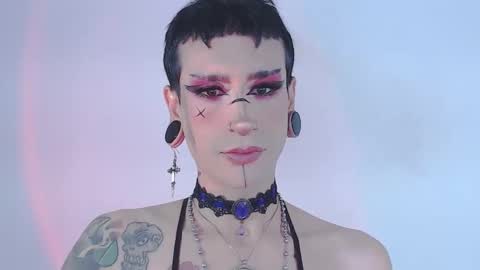Snapshot of alienexxx chatting on 22, 4, 2026 online show from 22, 4, 2026