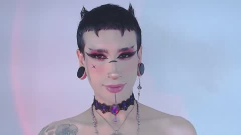 Snapshot of alienexxx chatting on 23, 4, 2026 online show from 23, 4, 2026