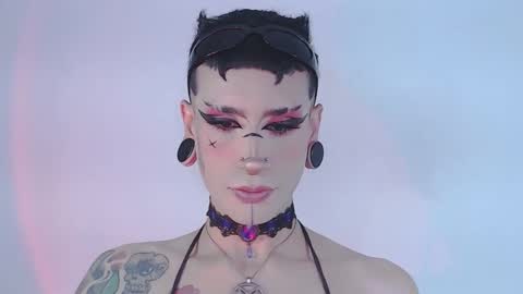 Snapshot of alienexxx chatting on 28, 4, 2026 online show from 28, 4, 2026