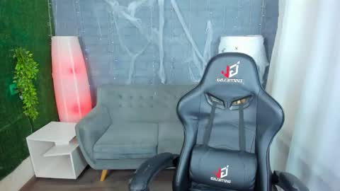 Snapshot of aliice_cartier chatting on 25, 12, 2024 Alice online show from 25, 12, 2024