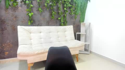 Snapshot of aliice_greco chatting on 19, 11, 2025 Alice online show from 19, 11, 2025