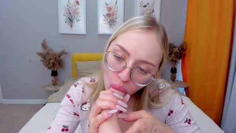 Snapshot of alinaocean chatting on 26, 11, 2025 alinaocean online show from 26, 11, 2025