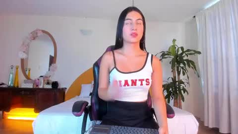 AlinaSimmons online show from 13, 4, 2026