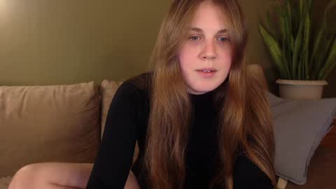Snapshot of alisaxxxshy chatting on 8, 1, 2025 alisaxxxshy online show from 8, 1, 2025