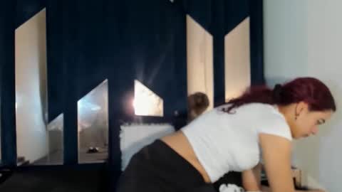 alishaevans_rs online show from 17, 11, 2025