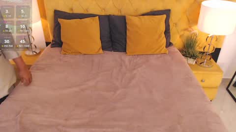 Luna online show from 5, 4, 2026