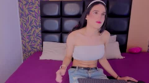 Snapshot of alisonn_doll_ chatting on 18, 12, 2025 Alison online show from 18, 12, 2025