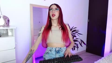 Snapshot of alissesallie_ chatting on 24, 1, 2025 alissesallie_ online show from 24, 1, 2025
