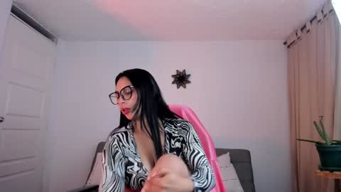 Snapshot of alissia_viera chatting on 19, 12, 2024 iraide online show from 19, 12, 2024