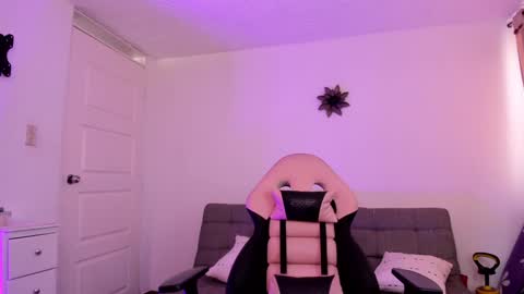 Snapshot of alissia_viera chatting on 2, 2, 2025 iraide online show from 2, 2, 2025