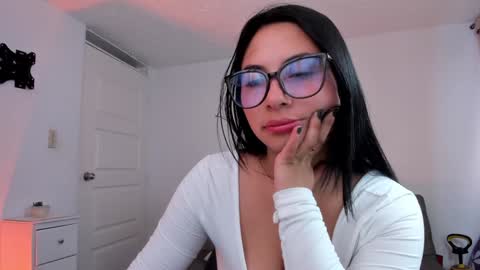 Snapshot of alissia_viera chatting on 3, 2, 2025 iraide online show from 3, 2, 2025