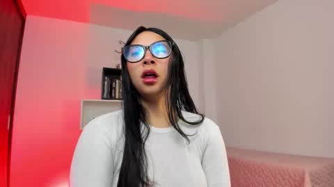 Snapshot of alissia_viera chatting on 3, 10, 2025 iraide online show from 3, 10, 2025