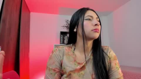 Snapshot of alissia_viera chatting on 21, 10, 2025 iraide online show from 21, 10, 2025