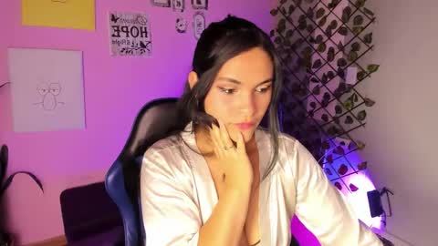 Snapshot of alisson_evans__ chatting on 11, 11, 2025 alisson_evans__ online show from 11, 11, 2025