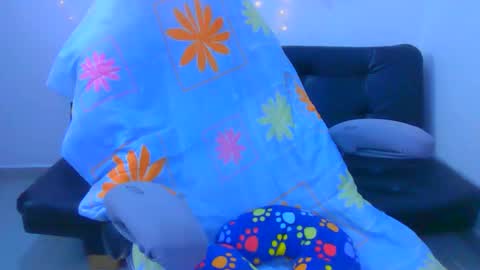 Snapshot of alixxe_ chatting on 15, 12, 2025 alixxe_ online show from 15, 12, 2025