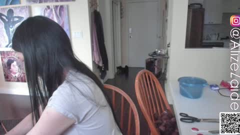 Alize Zaide online show from 5, 1, 2025