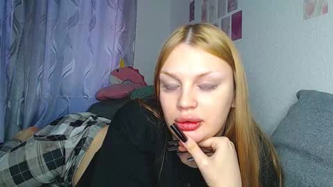 Snapshot of alkskri chatting on 15, 12, 2025 Sasha and Kristina online show from 15, 12, 2025