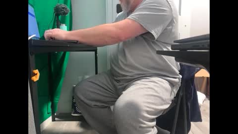 Allergictolove online show from 22, 2, 2025