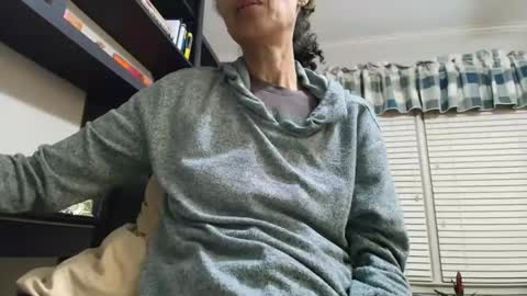 wishlist on bio online show from 13, 11, 2025