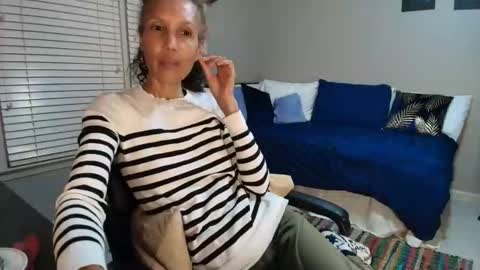 wishlist on bio online show from 24, 11, 2025