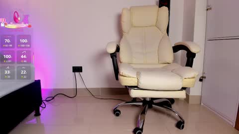 Snapshot of allisonroberts_ chatting on 6, 10, 2025 Alli online show from 6, 10, 2025