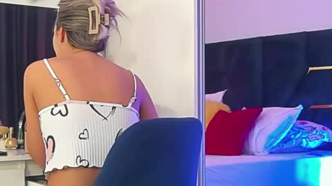 Snapshot of allisonsweetie chatting on 1, 8, 2026 AllisonSweetie online show from 1, 8, 2026
