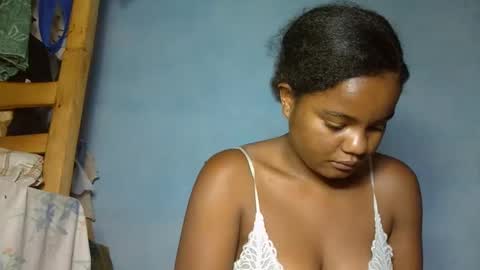 Snapshot of allizida01 chatting on 26, 11, 2025 allizida01 online show from 26, 11, 2025