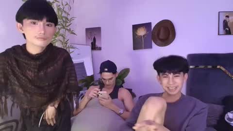 Snapshot of alluring_alpha chatting on 18, 4, 2026 kim and josh online show from 18, 4, 2026